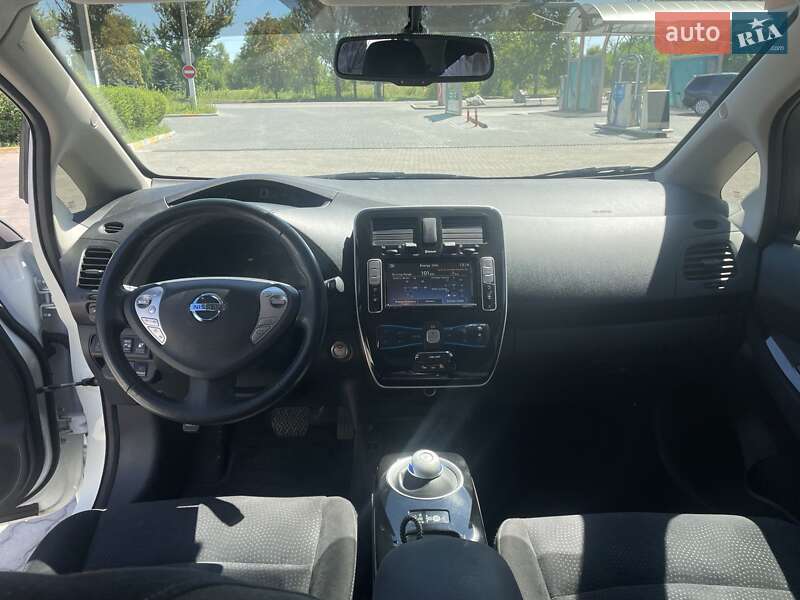 Хэтчбек Nissan Leaf 2015 в Каменском