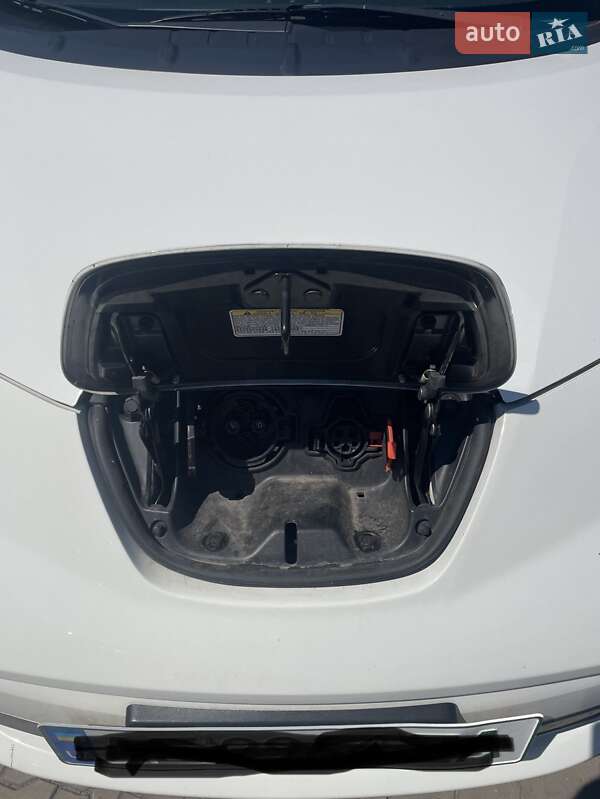 Хэтчбек Nissan Leaf 2015 в Каменском