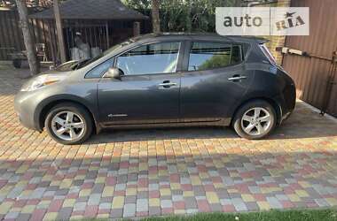 Хетчбек Nissan Leaf 2013 в 