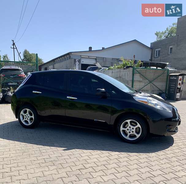 Хэтчбек Nissan Leaf 2013 в Львове