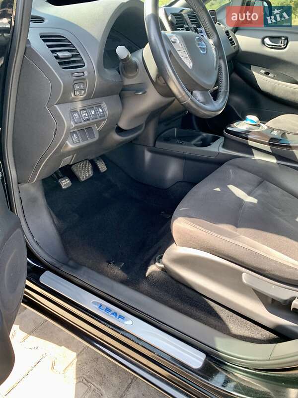 Хэтчбек Nissan Leaf 2013 в Львове