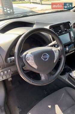 Хэтчбек Nissan Leaf 2013 в Львове