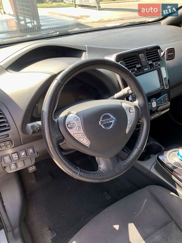 Хэтчбек Nissan Leaf 2013 в Львове