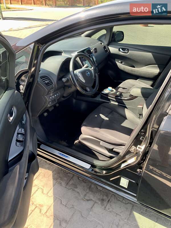 Хэтчбек Nissan Leaf 2013 в Львове