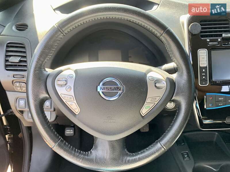 Хэтчбек Nissan Leaf 2013 в Львове