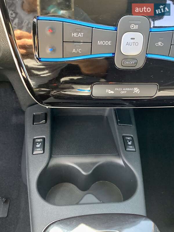 Хэтчбек Nissan Leaf 2013 в Львове