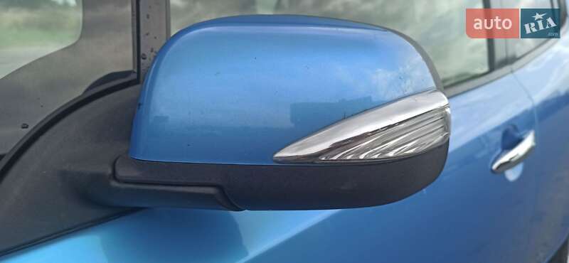 Хэтчбек Nissan Leaf 2011 в Яворове