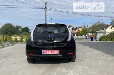 Хэтчбек Nissan Leaf 2011 в 