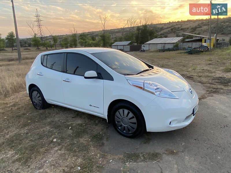 Хэтчбек Nissan Leaf 2015 в Березовке