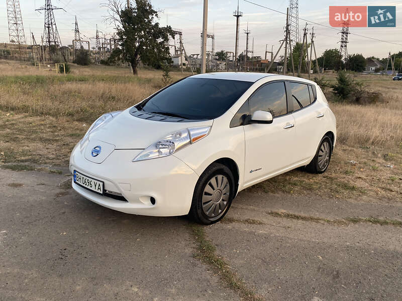 Хэтчбек Nissan Leaf 2015 в Березовке