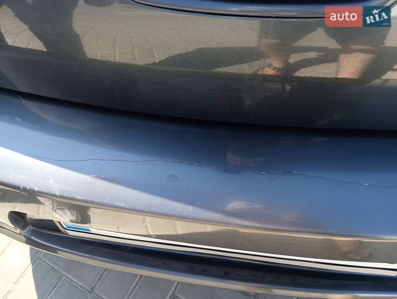 Хетчбек Nissan Leaf 2013 в 
