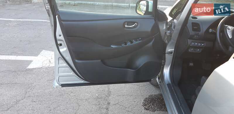 Хетчбек Nissan Leaf 2015 в Луцьку