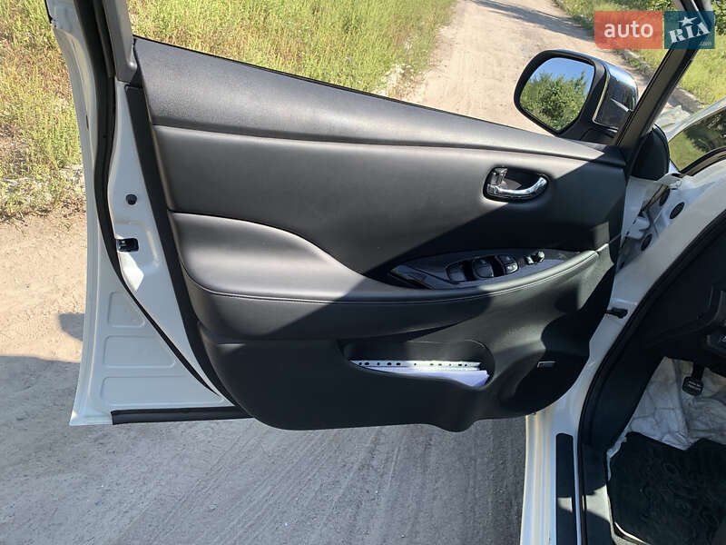 Хетчбек Nissan Leaf 2014 в Дніпрі фото 17 Хетчбек Nissan Leaf 2014 в Дніпрі