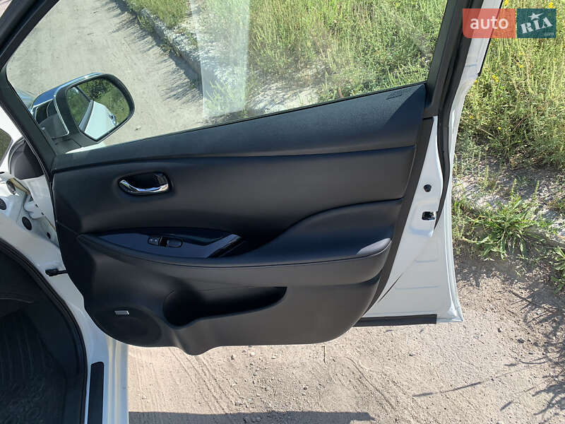 Хетчбек Nissan Leaf 2014 в Дніпрі фото 8 Хетчбек Nissan Leaf 2014 в Дніпрі