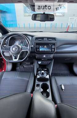 Хэтчбек Nissan Leaf 2018 в Киеве