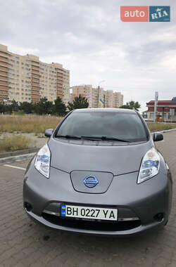 Хэтчбек Nissan Leaf 2013 в Черноморске