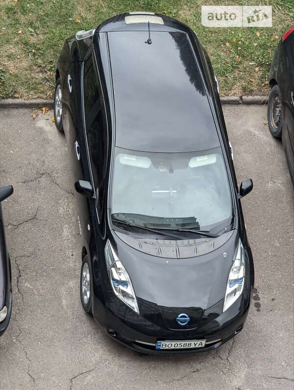 Хэтчбек Nissan Leaf 2013 в 