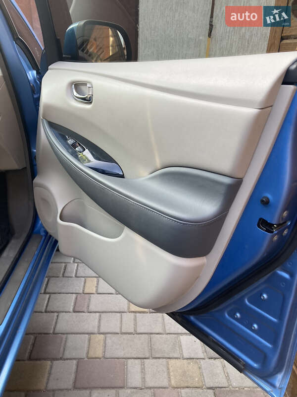 Хэтчбек Nissan Leaf 2012 в Кременчуге