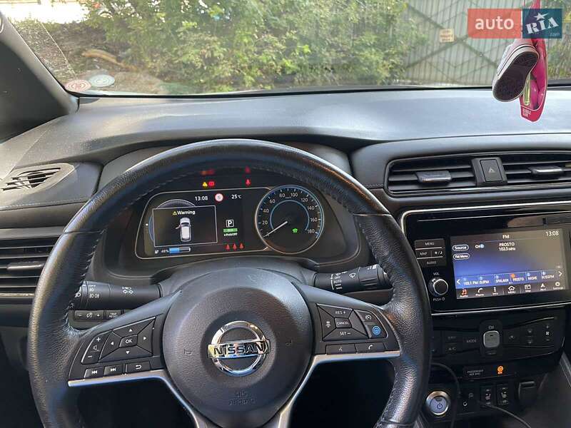 Хэтчбек Nissan Leaf 2018 в Киеве