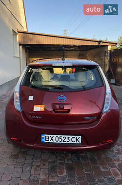 Хэтчбек Nissan Leaf 2012 в 