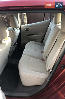 Хэтчбек Nissan Leaf 2012 в 