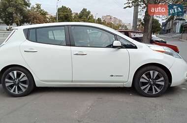 Хетчбек Nissan Leaf 2016 в Дніпрі