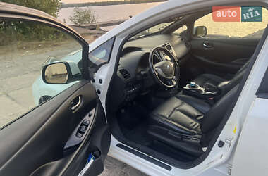 Хэтчбек Nissan Leaf 2013 в 