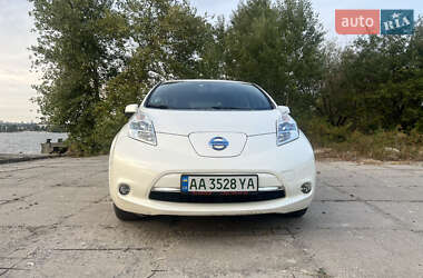 Хэтчбек Nissan Leaf 2013 в 