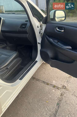 Хэтчбек Nissan Leaf 2013 в 