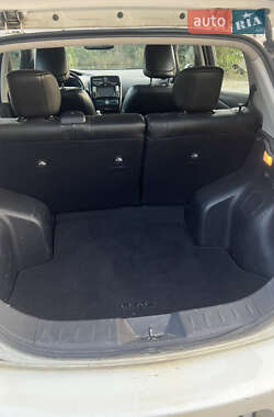 Хэтчбек Nissan Leaf 2013 в 