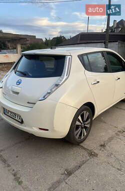 Хэтчбек Nissan Leaf 2013 в 