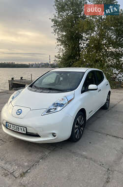 Хэтчбек Nissan Leaf 2013 в 