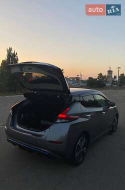 Хэтчбек Nissan Leaf 2018 в Киеве