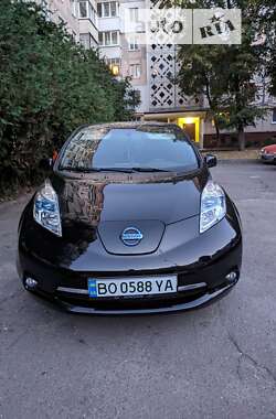 Хэтчбек Nissan Leaf 2013 в 