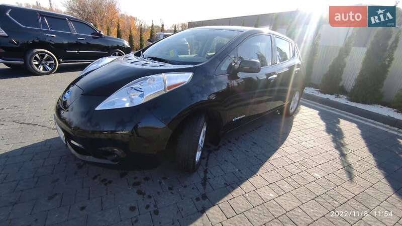 Хэтчбек Nissan Leaf 2014 в Надворной