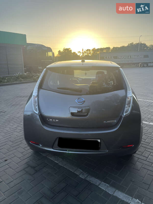 Хетчбек Nissan Leaf 2014 в Дніпрі фото 4 Хетчбек Nissan Leaf 2014 в Дніпрі