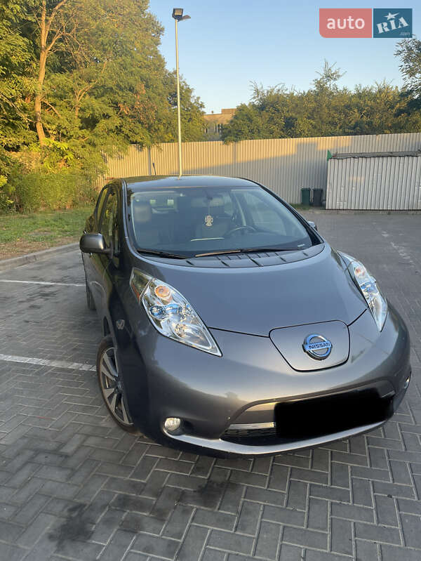 Хэтчбек Nissan Leaf 2014 в Днепре