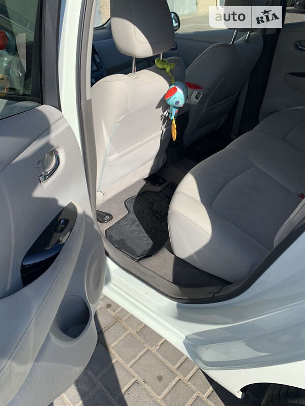 Хетчбек Nissan Leaf 2011 в Одесі