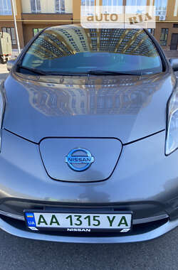 Хэтчбек Nissan Leaf 2014 в Вишневом