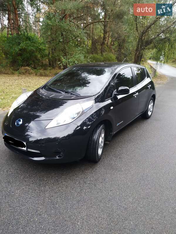 Хэтчбек Nissan Leaf 2011 в Новомосковске