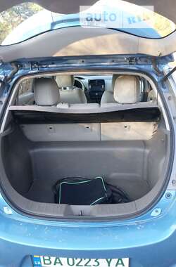 Хетчбек Nissan Leaf 2011 в 