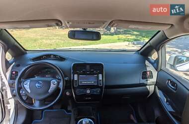 Хэтчбек Nissan Leaf 2013 в 
