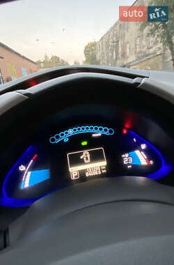 Хэтчбек Nissan Leaf 2011 в 