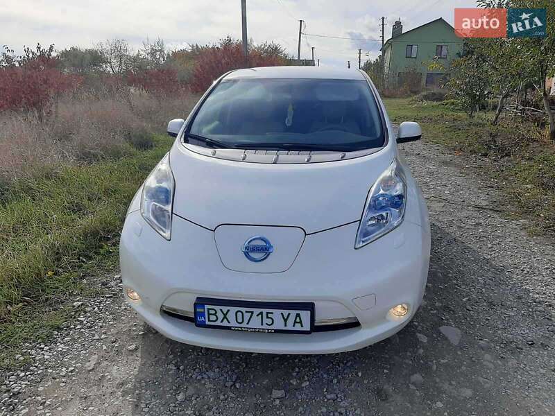 Хетчбек Nissan Leaf 2011 в Кам'янець-Подільському