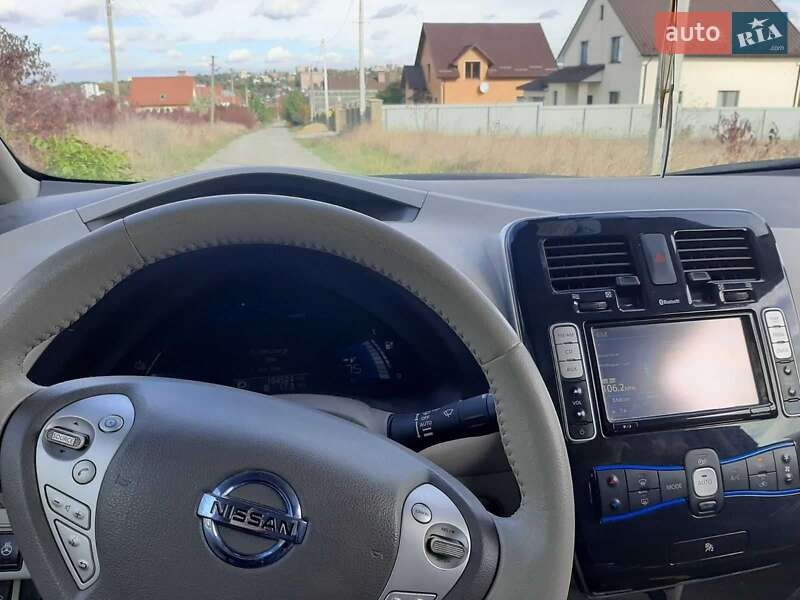 Хетчбек Nissan Leaf 2011 в Кам'янець-Подільському