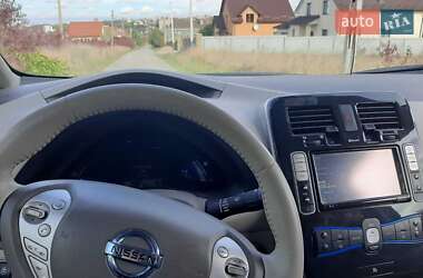 Хэтчбек Nissan Leaf 2011 в 