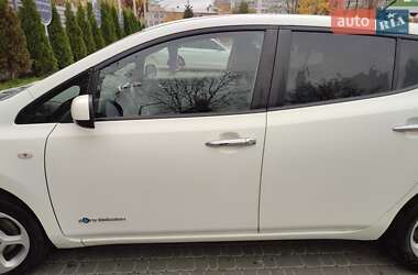 Хэтчбек Nissan Leaf 2013 в 