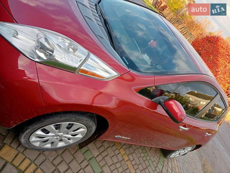 Хэтчбек Nissan Leaf 2015 в Шептицькому