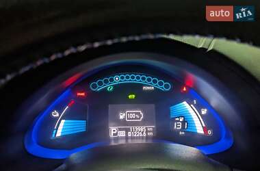 Хэтчбек Nissan Leaf 2013 в 