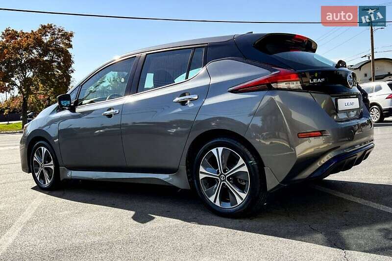 Хэтчбек Nissan Leaf 2021 в Киеве